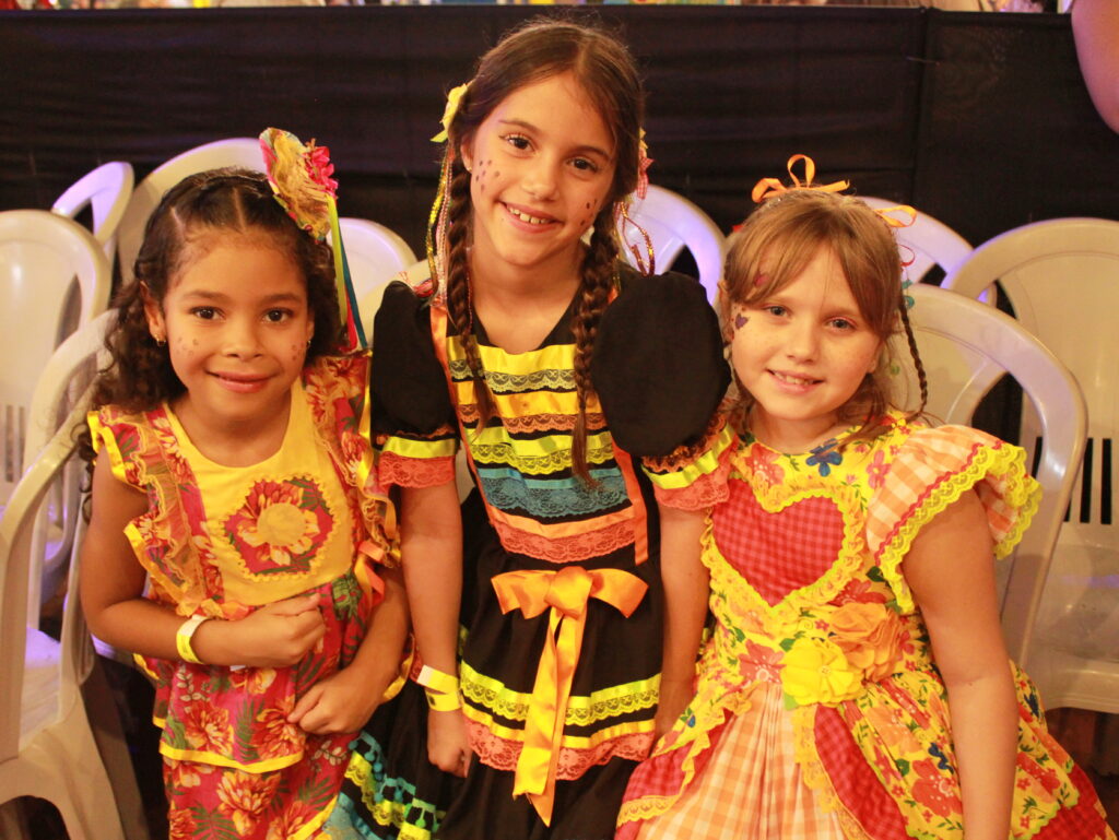 Arraiá Folia da Família na AABB